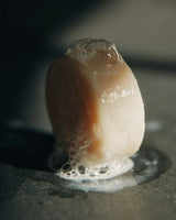 SU Shampoo Oat Silk & Lavender – festes Bio-Shampoo mit Haferextrakt und Lavendelöl für trockenes Haar.