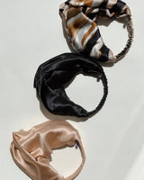 SU SILK HEADBAND in verschiedenen Farben – Black, Powder, Chocolate und Ethno Safari für jeden Stil.