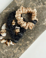 SU SILK SCRUNCHIE SMALL in verschiedenen Farben – Black, Powder, Ethno Safari und Cream für jeden Stil.